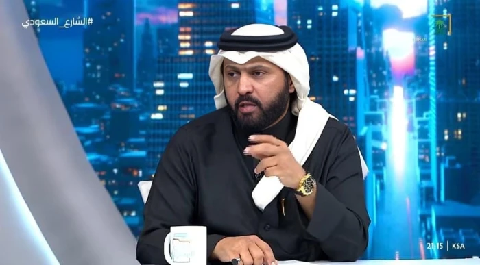 «يصل عددها لـ 30 ألف مركبة».. بالفيديو.. كشف أسباب انتشار سيارات الأجرة «باللون الأخضر» في شوارع الرياض رغم خروجها من السوق