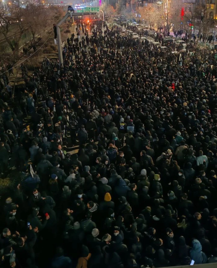 فيديو يوثق حشودًا كبيرة للمتظاهرين في طهران
