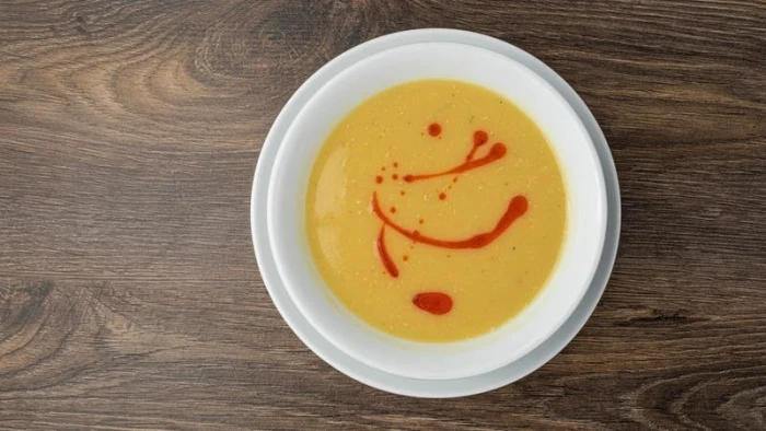 ماذا يحدث لجسمك عند تناول شوربة العدس في الشتاء؟.. خبراء يكشفون التأثير على القلب والبشرة !
