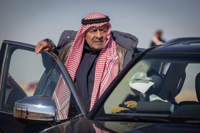 ‏بالصور: الأمير مقرن بن عبدالعزيز في  رحلة مقناص  قرب ⁧‫رفحاء‬⁩