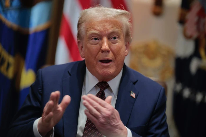 ترامب يدعو الشعب الإيراني للسيطرة على مؤسسات الدولة ..ويعلق: المساعدة قادمة