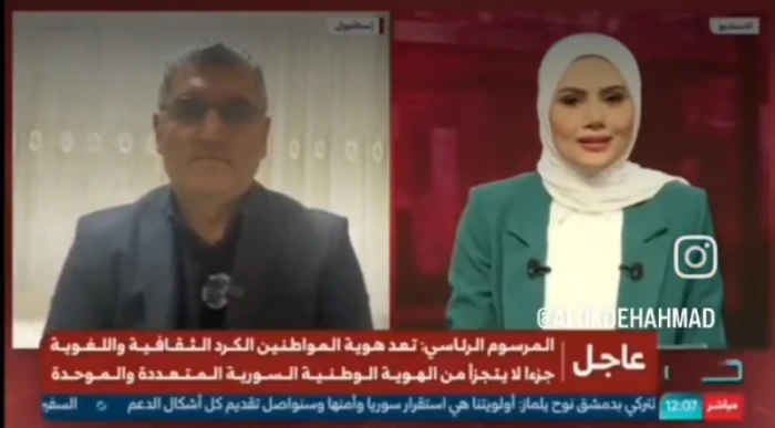 بالفيديو.. لقطة تلفزيونية لمذيعة كردية وضيفها تشغل السوريين بعد المرسوم الذي أصدره الشرع