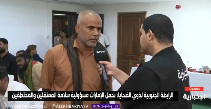 بالكهرباء والكلاب والضرب.. بالفيديو: معتقل سابق يفضح أساليب التعذيب في سجون حضرموت على يد عناصر لهجتهم إماراتية