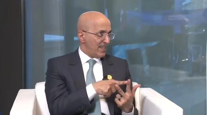 بالفيديو.. وزير المالية يكشف عن 5 قطاعات استراتيجية تقود نمو الاقتصاد في المملكة