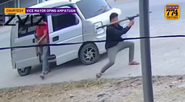 بالفيديو: استهداف سيارة رئيس بلدية فلبيني بقذيفة "آر بي جي"