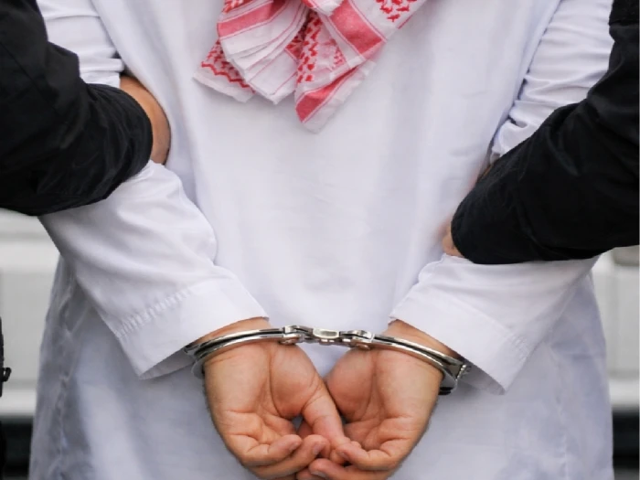 تفاصيل القبض على موظف في الصحة لحظة استلامه 500 ألف ريال رشوة مقابل تسهيل ترسية مشروعين