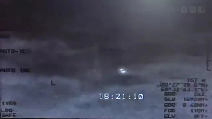 ‏  بالفيديو: سلاح الجو الأمريكي يرصد أجسامًا غريبة تحلق  بسرعة فائقة  في سماء الشرق الأوسط