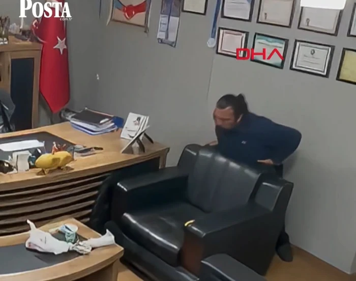 فيديو يكشف كيف أنقذ ممرض تركي نفسه من الاختناق أثناء تناول ساندويش شاورما دون مساعدة أحد