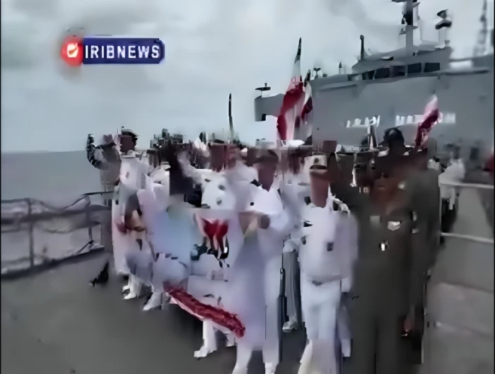 من على متن سفينة حاويات معدلة.. بالفيديو: أفراد من البحرية الإيرانية يهتفون "الموت لأمريكا"