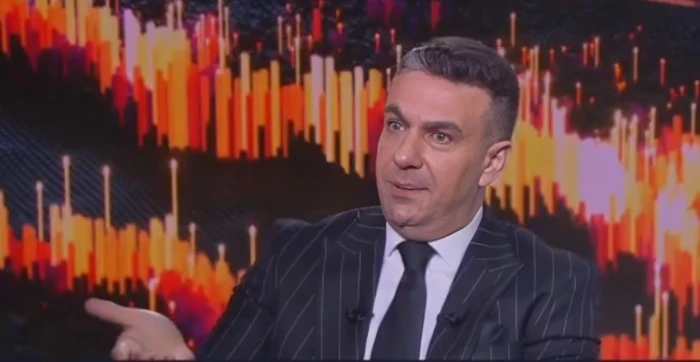 بالفيديو.. إعلامي سوري: الهارب بشار الأسد كان زير نساء يرتاد بيوتًا بتأمين خاص.. والفتيات كن يدخلن القصر الرئاسي من مدخل سري