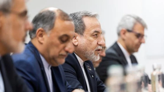 الكشف عن تفاصيل المفاوضات بين أمريكا وإيران.. والتنازلات التي قدمتها طهران لتجنب الحرب