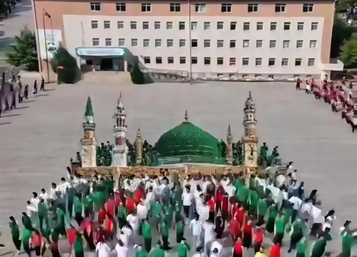 قاموا بتشكيل الكعبة والمسجد النبوي .. بالفيديو: طلاب في تركيا يحتفون برمضان بعرض فني لافت!