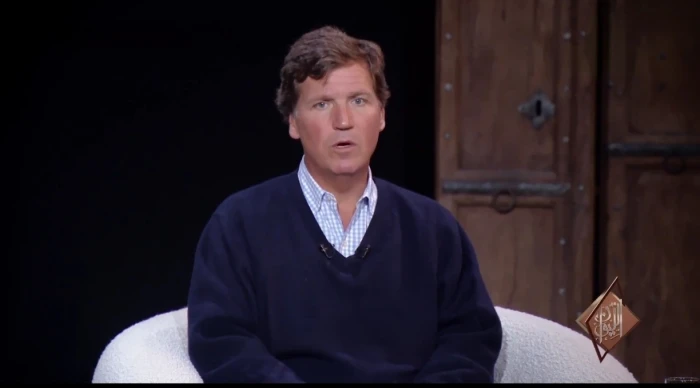 بالفيديو.. الإعلامي الأمريكي تاكر كارلسون: "كوفيد" كان كذبة لإيذاء الناس!