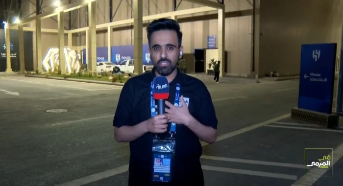 بالفيديو.. مراسل العربية : المنسق الاعلامي للمباراة أبلغ الاعلاميين بعدم التصوير داخل الملعب وسمح  لهم فقط تصوير التيفو والمدرجات