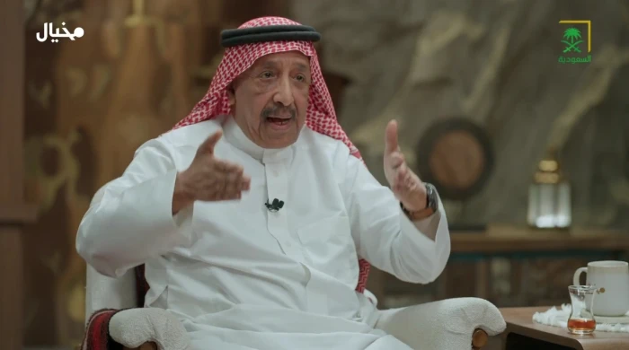 "لا تدخل كفزعة".. بالفيديو.. عبد الله بن بخيت ينتقد عبد الرحمن الراشد: انتقد نقداً أدبياً أو اصمت!