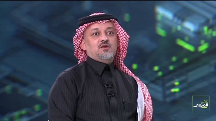 بالفيديو.. القوس  لـ عادل عزت: ليلة الانتخابات أمام سلمان المالك كنت خسران فقام عادل البطي بجولة في الفندق سوى فيها ريمونتادا وربحت الانتخابات؟.. والأخير يرد