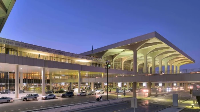 بعد اندلاع الحرب الأمريكية الإيرانية.. بيان عاجل من مطارات الدمام  للمسافرين