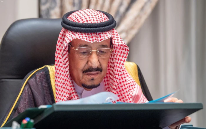 خادم الحرمين يوجه باستضافة كافة العالقين في مطارات المملكة من الخليجيين وتهيئة كافة الإجراءات لاستضافتهم وإكرامهم