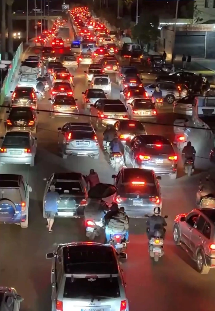 بالفيديو.. حركة نزوح ضخمة من معقل حزب الله جنوب بيروت بعد طلب إسرائيل سكان 53 قرية بإخلائها فورا