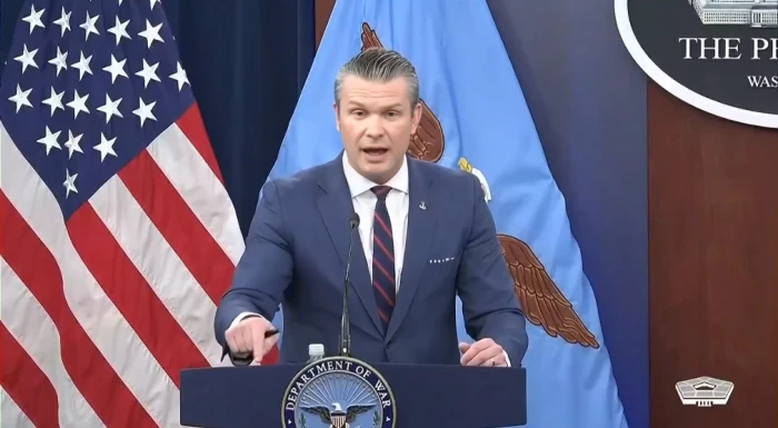 "لسنا ساذجين في هذا الأمر".. بالفيديو.. وزير الحرب الأمريكي يوضح موقف ترامب من التعامل مع أعدائهم