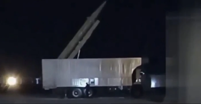 فيديو يوثق إطلاق صواريخ باليستية من شاحنة مدنية في إيران