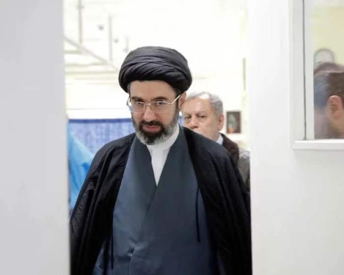 الاستخبارات الأمريكية:  نجل المرشد الإيراني "علي خامنئي"  تلقى علاجاً عن  "العجز الجنسي" في مستشفيات بريطانية خاصة