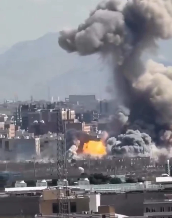 ‏بالفيديو: انفجارات ضخمة  بعد ضربات جوية أمريكية إسرائيلية على موقع سري لتصنيع الصواريخ في  إيران