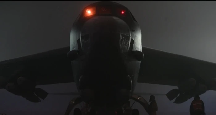 القيادة المركزية الأمريكية تنشر فيديو  لحظة تجهيز قاذفة القنابل الضخمة B-52.. وتعلق: لم يكن المقصود من هذه المعركة أن تكون عادلة!