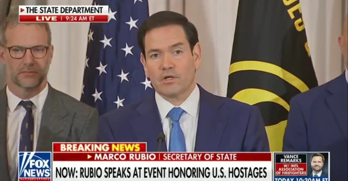 تحاول "أخذ العالم رهينة"..  بالفيديو: وزير الخارجية الأمريكي يعلق على مهاجمة إيران للدول المجاورة ويكشف هدف أمريكا من الحرب