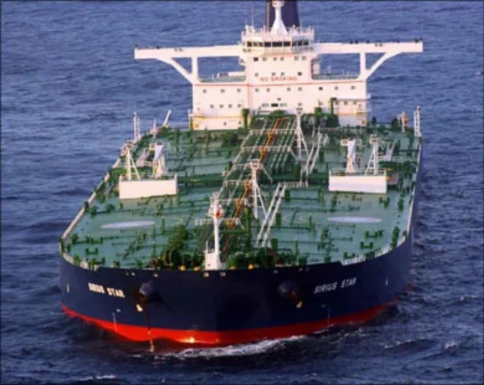 رويترز :عبور ناقلة  تحمل مليون برميل نفط سعودي مضيق هرمز!