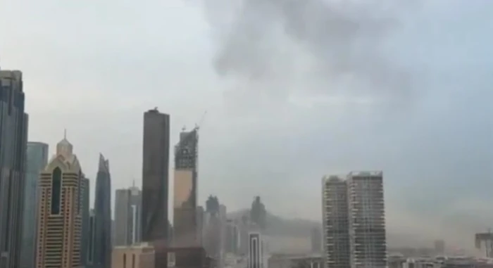 بالفيديو: تصاعد الدخان فوق المركز المالي بدبي بعد استهدافه بمسيرات إيرانية