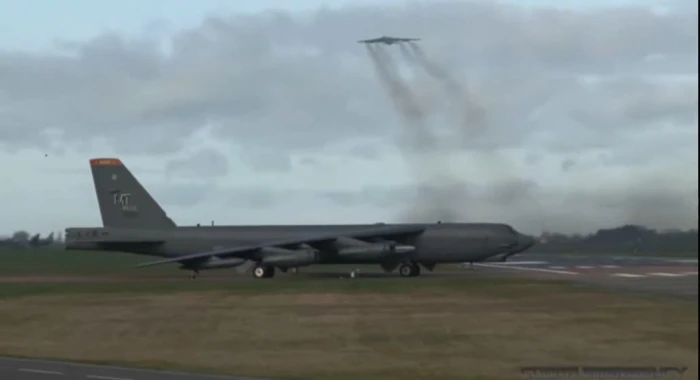 ‏ بالفيديو: قاذفات القنابل الأمريكية بي-52 تقلع من بريطانيا  قبل قليل متجهة إلى إيران