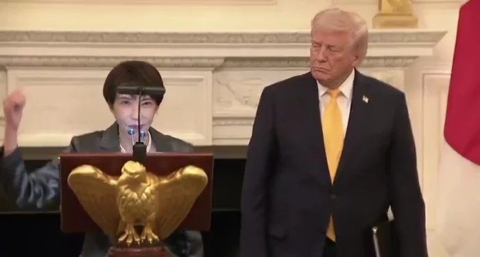 "لقد عادت اليابان".. بالفيديو: رئيسة وزراء اليابان تشعل موجة ضحك وتصفيق بعد تقليد مفاجئ لترمب