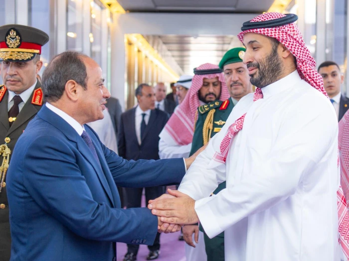 بالفيديو والصور ..  الرئيس المصري يغادر ‎جدة و‎ولي العهد في مقدمة مودعيه