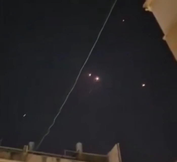 بالفيديو.. موجة صواريخ إيرانية جديدة تضرب تل أبيب وصفارات الإنذار في المدينة