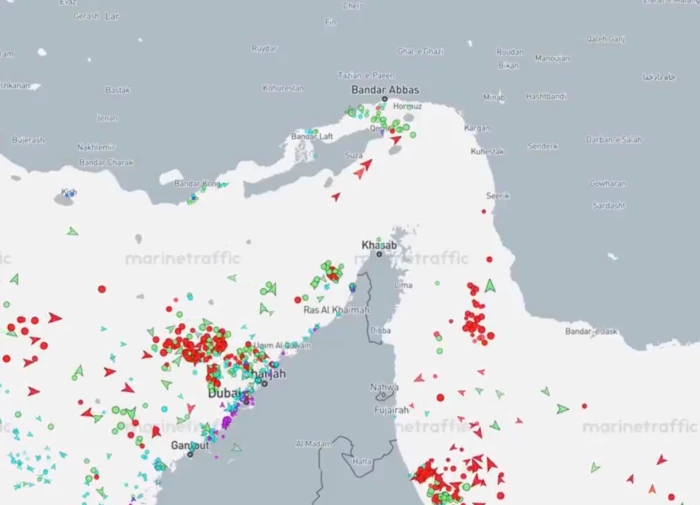 إيران تعلن السماح بمرور جميع السفن عبر مضيق هرمز مقابل دفع رسوم مليوني دولار - فيديو