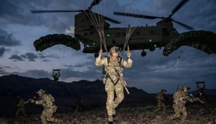 استعداداً لعمليات برية محتملة ضد إيران.. البنتاغون يأمر بنشر قيادة الفرقة 82 المحمولة جواً في الشرق الأوسط