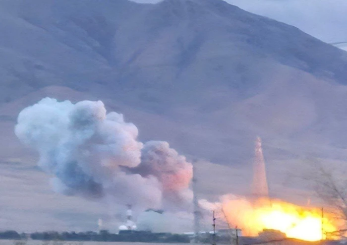 قصف مصنع "الكعكة الصفراء" الإيراني.. والكشف عن تفاصيل الهجوم والوضع الإشعاعي في المنطقة