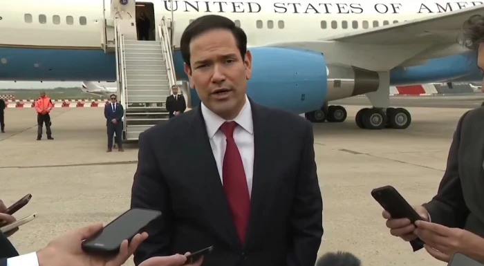 بالفيديو.. أول تعليق من وزير خارجية أمريكا على إمكانية فرض إيران لرسوم جمركية على عبور مضيق هرمز