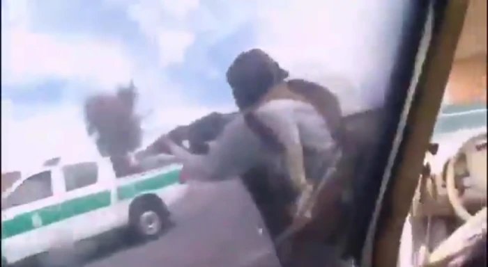 بالفيديو..  مسلحون مناهضون للنظام الإيراني يطلقون النار على قوات أمنية تابعة للحرس الثوري في أصفهان