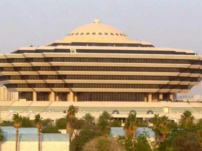 خنقها بحبل بعد استدراجها ثم مثل بجثتها وأحرقها ..  تنفيذ حكم القتل حدا بأحد الجناة لقتله امرأة في المدينة