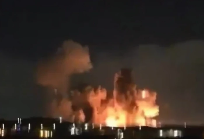 ترامب ينشر فيديو لاستهداف مستودع ذخيرة رئيسي بأصفهان