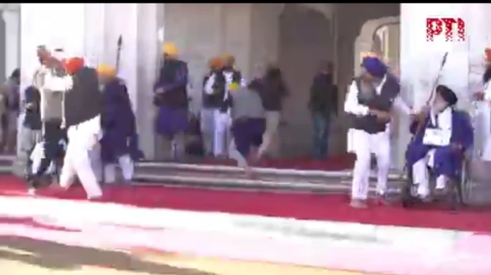 بالفيديو: لحظة محاولة اغتيال زعيم حزب "شيروماني أكالي دال" في الهند بإطلاق النار عليه