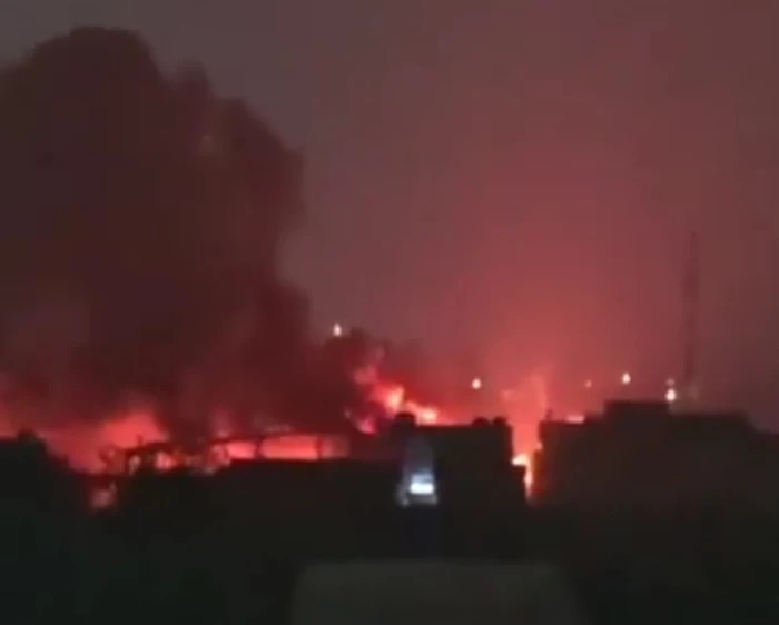 بالفيديو.. غارات أمريكية تستهدف مقراً للحشد الشعبي في الموصل بالعراق