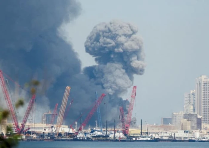 الإمارات.. حرائق في مصنع "بروج" للبتروكيماويات إثر سقوط شظايا صاروخ إيراني