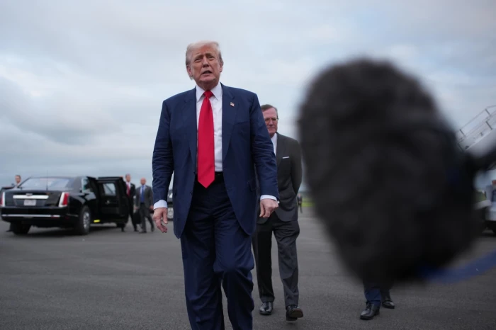 مصاب بجروح خطيرة والعملية استمرت 7 ساعات.. ترمب يكشف تفاصيل جديدة حول عملية إنقاذ الطيار الأمريكي من جبال إيران