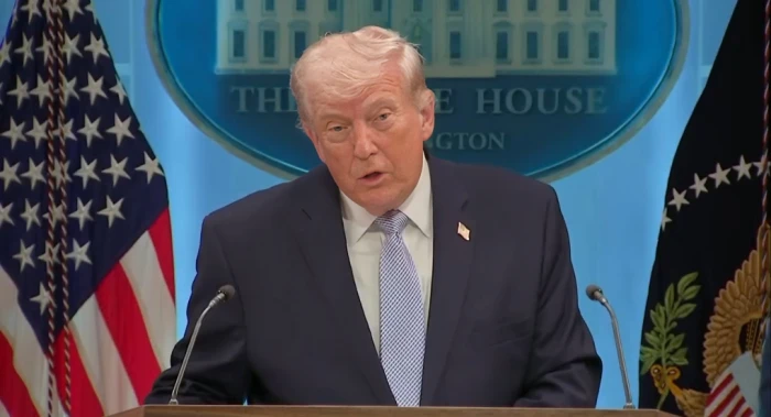 بالفيديو..ترامب يكشف تفاصيل إنقاذ الطيار الأمريكي الذي سقطت طائرته في إيران وعدد الطائرات المشاركة وكيف نجا رغم إصابته