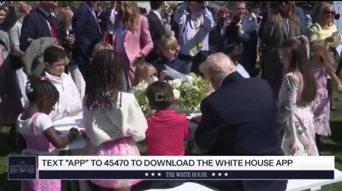 "لم يكن قادراً على التوقيع ويمشي بآلة طباعة".. بالفيديو: ترامب يسخر من بايدن أمام مجموعة من الأطفال في البيت الأبيض