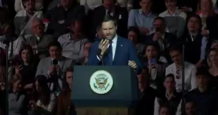 بالفيديو.. ترامب يفاجئ نائبه "جيه دي فانس" بمداخلة هاتفية خلال خطاب في المجر .. وردة فعل الحضور عند سماع صوته
