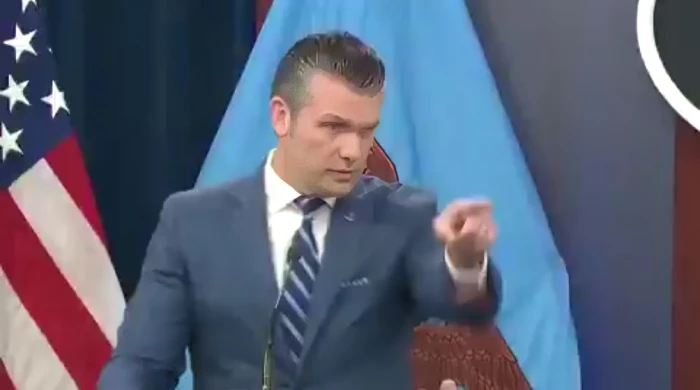 بالفيديو..وزير الدفاع الأمريكي ينفعل على مراسل صحفي ويصفه ب " الوقح"